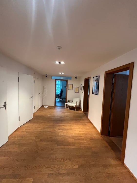 Helles und modernes Büro an Toplage - Fussnähe Barfüsserplatz! - Möbel können übernommen werden. 7