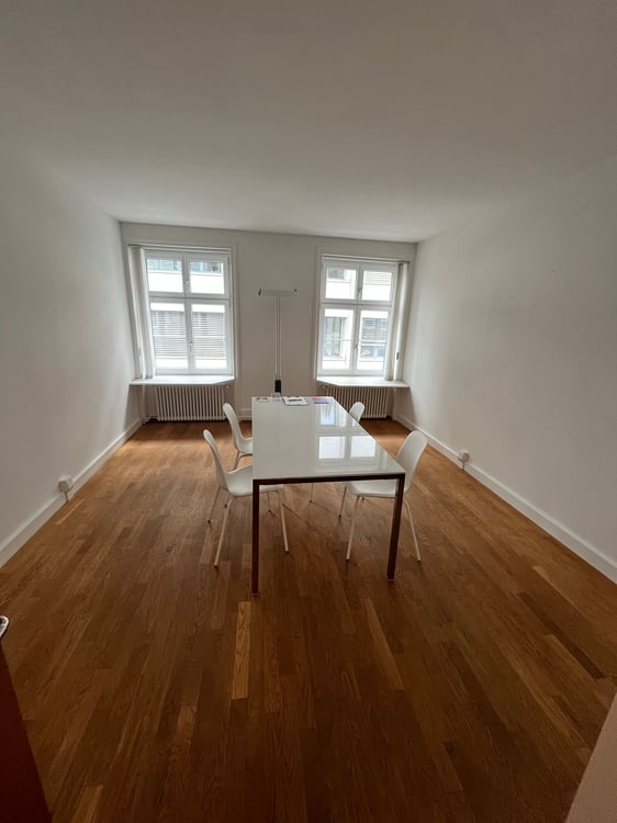 Helles und modernes Büro an Toplage - Fussnähe Barfüsserplatz! - Möbel können übernommen werden. 3