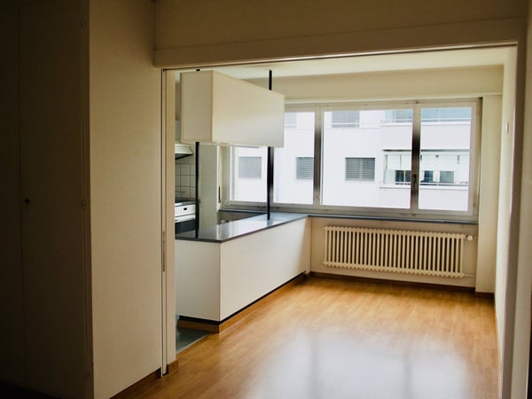 Attraktive 1.5-Zi.-Whg. im 1. OG. links, mit Blick in's Grüne, zentrumsnah, in kleinerem MFH 4