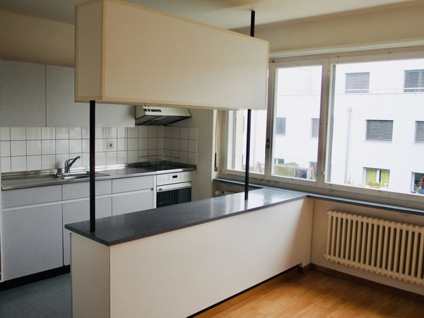 Attraktive 1.5-Zi.-Whg. im 1. OG. links, mit Blick in's Grüne, zentrumsnah, in kleinerem MFH 5