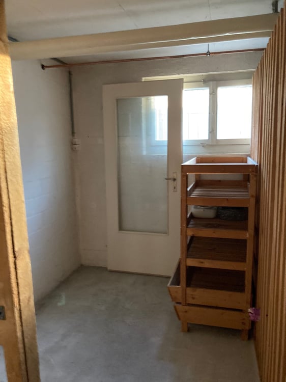 Attraktive 1.5-Zi.-Whg. im 1. OG. links, mit Blick in's Grüne, zentrumsnah, in kleinerem MFH 18