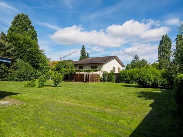 Haus mit grosser Baulandreserve in W2b 2