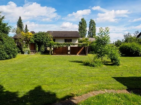 Haus mit grosser Baulandreserve in W2b 4