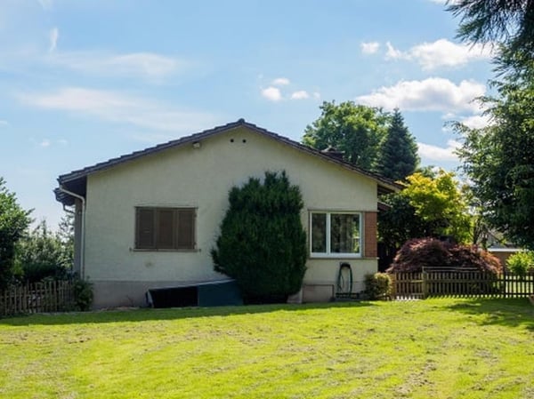 Haus mit grosser Baulandreserve in W2b 6