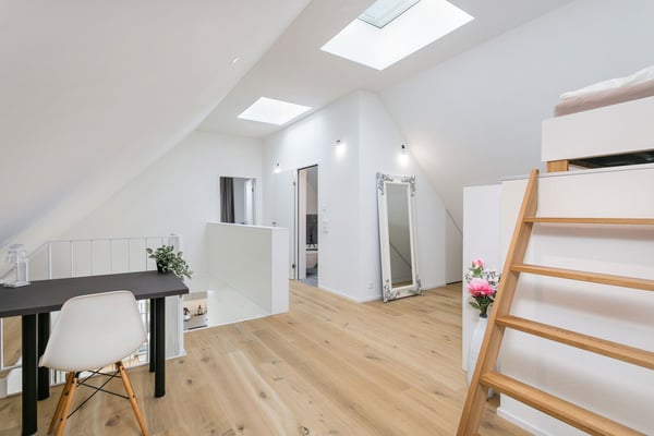 Nicht alltägliche 1-Zimmer Maisonette-Douplex-Wohnung der Extraklasse 17