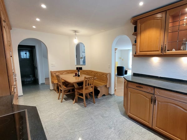 Heimeliges 1-Zimmer-Terrassen-Einfamilienhaus mit Panoramablick und rustikalem Touch 9