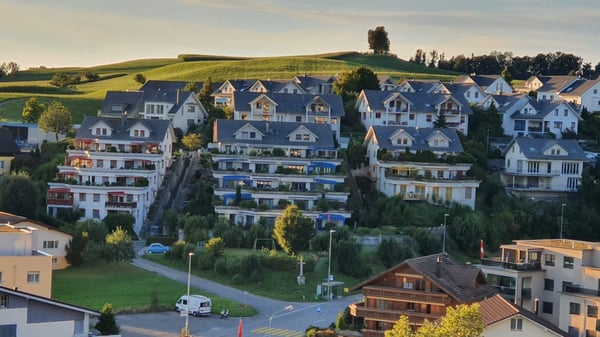 Heimeliges 1-Zimmer-Terrassen-Einfamilienhaus mit Panoramablick und rustikalem Touch 2