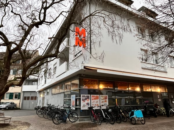 Wohnen oberhalb der Migros, inmitten des Zentrums Riehen 1