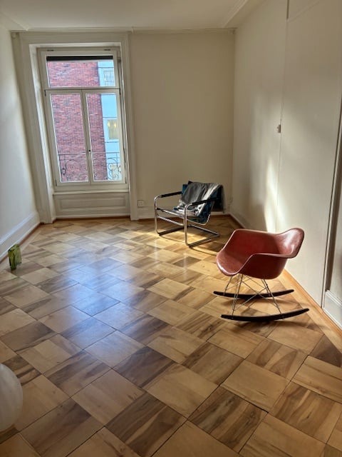 Stimmungsvoller Praxis/Büroraum in Luzern an zentraler Lage zu vermieten 3