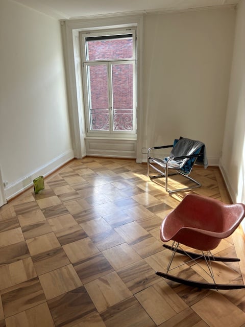 Stimmungsvoller Praxis/Büroraum in Luzern an zentraler Lage zu vermieten 1