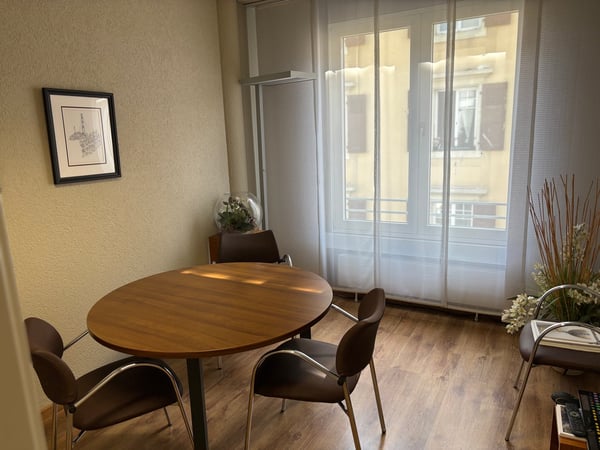 Belle surface de bureau au cœur de Nyon 4