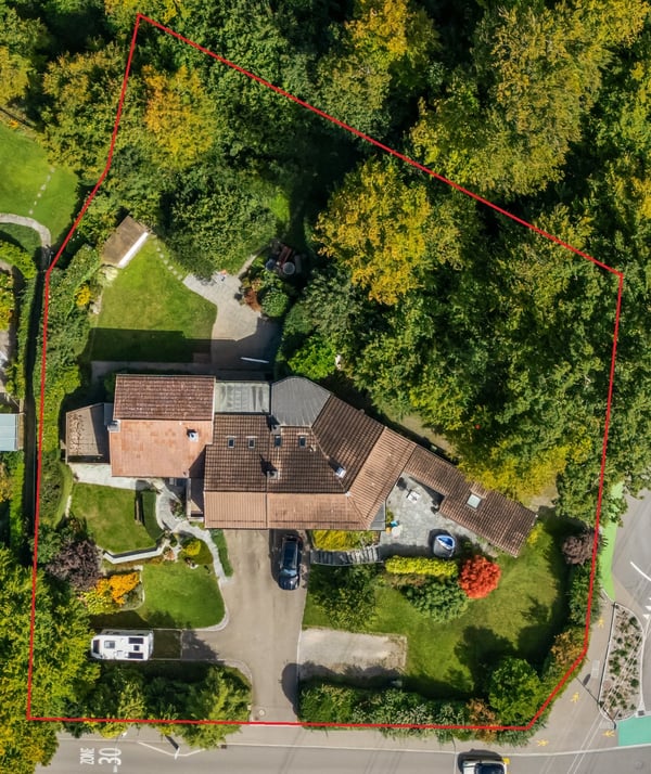 Attraktives Bauland mit zwei Doppeleinfamilienhaushälften an zentraler Lage in Uitikon 3