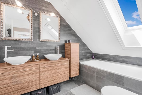 Moderne 1.5-Zimmer Maisonette-Dachwohnung mit Sicht auf den Uetliberg 2