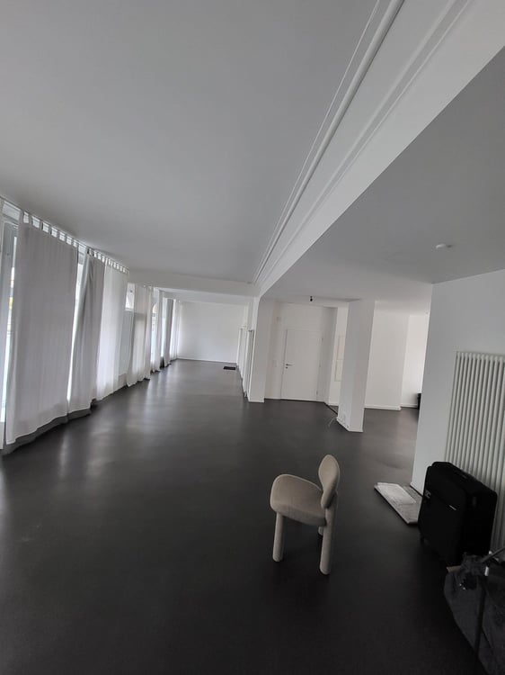Atelier/Büro/Kleingewerbe mit Parkplatz, kleine Küche und Sanitäranlagen m/w im Herzen vom Kreis 6 3