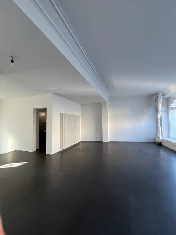 Atelier/Büro/Kleingewerbe mit Parkplatz, kleine Küche und Sanitäranlagen m/w im Herzen vom Kreis 6 5