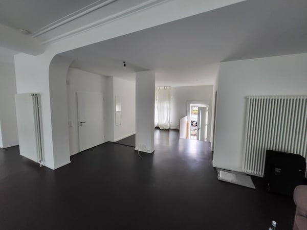 Atelier/Büro/Kleingewerbe mit Parkplatz, kleine Küche und Sanitäranlagen m/w im Herzen vom Kreis 6 4