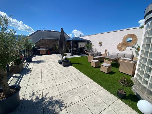 Magnifique attique de 6 pièces avec balcon et terrasse de 90m2 à Carouge 8