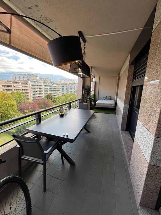 Magnifique attique de 6 pièces avec balcon et terrasse de 90m2 à Carouge 4