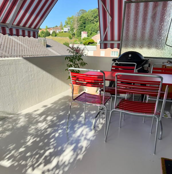 Ruhiges und sonniges Zuhause mit Aussicht über Schaffhausen, nur 5 Minuten zu Fuss vom Bahnhof 16