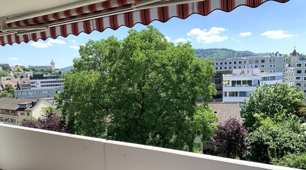 Ruhiges und sonniges Zuhause mit Aussicht über Schaffhausen, nur 5 Minuten zu Fuss vom Bahnhof 3