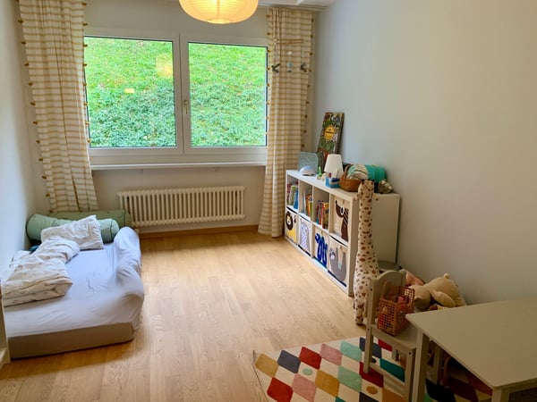 Ruhiges und sonniges Zuhause mit Aussicht über Schaffhausen, nur 5 Minuten zu Fuss vom Bahnhof 13