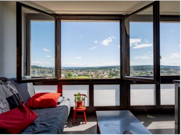 Élégance au panorama à Bienne : 1 chambres, séjour avec cheminée, grande terrasse & jardin 1