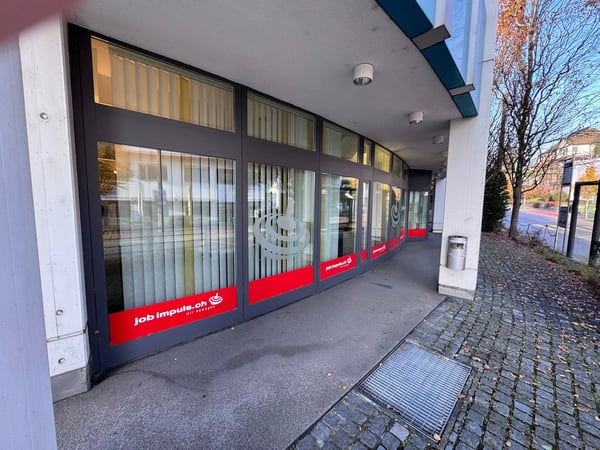 Moderne 1.5-Zimmer-Büroräume an zentraler Lage in Lenzburg inklusive Lagerraum und Parkplätze 10