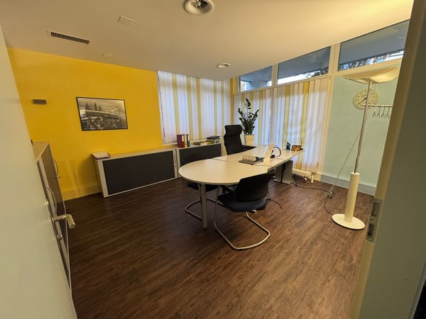 Moderne 1.5-Zimmer-Büroräume an zentraler Lage in Lenzburg inklusive Lagerraum und Parkplätze 5