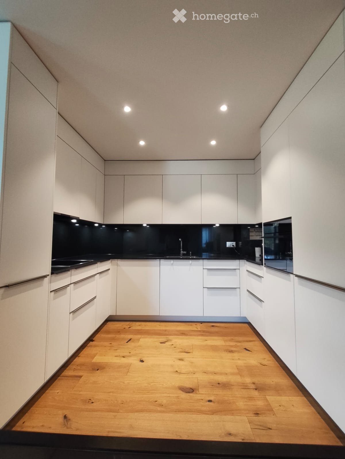 Bild Moderne 3.5-Zimmer-Wohnung mit Balkon und schoener Aussicht in Bauma