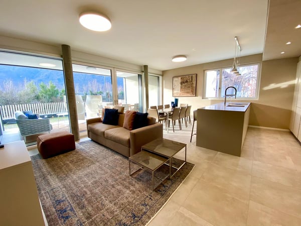 Affittasi 1.5 locali Minergie di standing superiore con grande giardino, zona barbecue + Jacuzzi 1