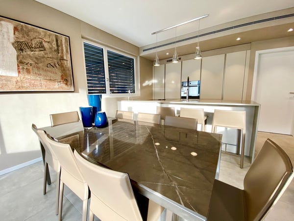 Affittasi 1.5 locali Minergie di standing superiore con grande giardino, zona barbecue + Jacuzzi 2