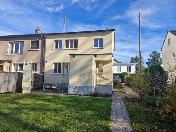 Charmantes Doppeleinfamilienhaus mit privatem Garten 20