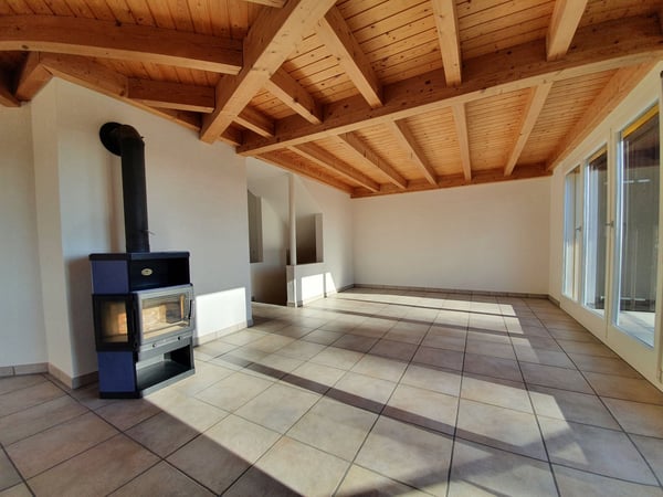 Charmante 1.5-Zimmer-Maisonette-Wohnung mit Bergblick in Volketswil 1