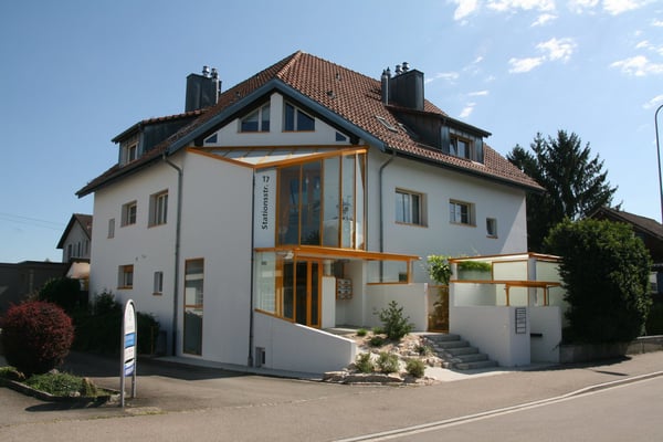 Charmante 1.5-Zimmer-Maisonette-Wohnung mit Bergblick in Volketswil 8