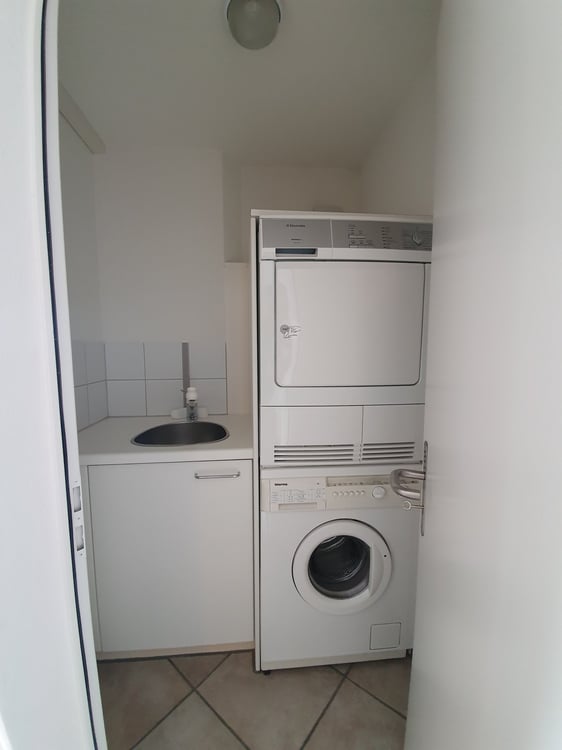 Charmante 1.5-Zimmer-Maisonette-Wohnung mit Bergblick in Volketswil 9