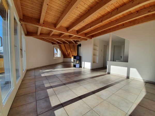 Charmante 1.5-Zimmer-Maisonette-Wohnung mit Bergblick in Volketswil 2