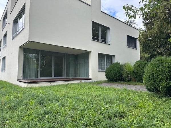 Moderne 1.5-Zimmer-Wohnung in Parkanlage mit Terrasse und Gartensitzplatz 1