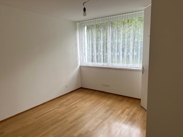 Moderne 1.5-Zimmer-Wohnung in Parkanlage mit Terrasse und Gartensitzplatz 8