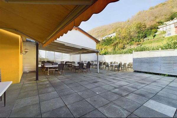 Edificio residenziale-commerciale con 3 locali a Sementina 8