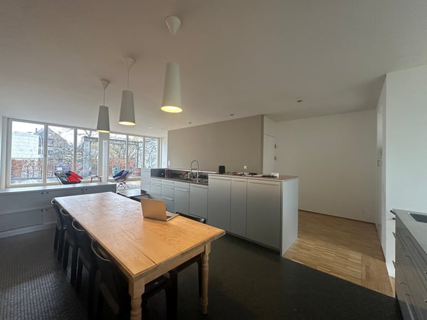 Grosszügiges 1.5-Zimmer-Einfamilienhaus mit Balkon in Basel für Familien und WGs 3