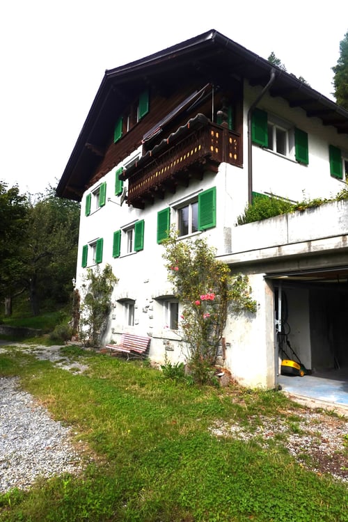 Charmantes 2-Zimmer-Mehrfamilienhaus mit herrlicher Aussicht in Alvaschein 3