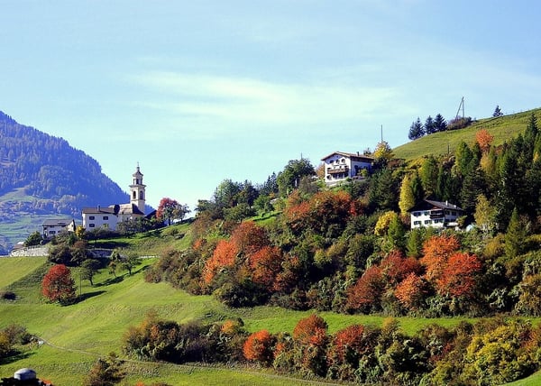 Charmantes 2-Zimmer-Mehrfamilienhaus mit herrlicher Aussicht in Alvaschein 1