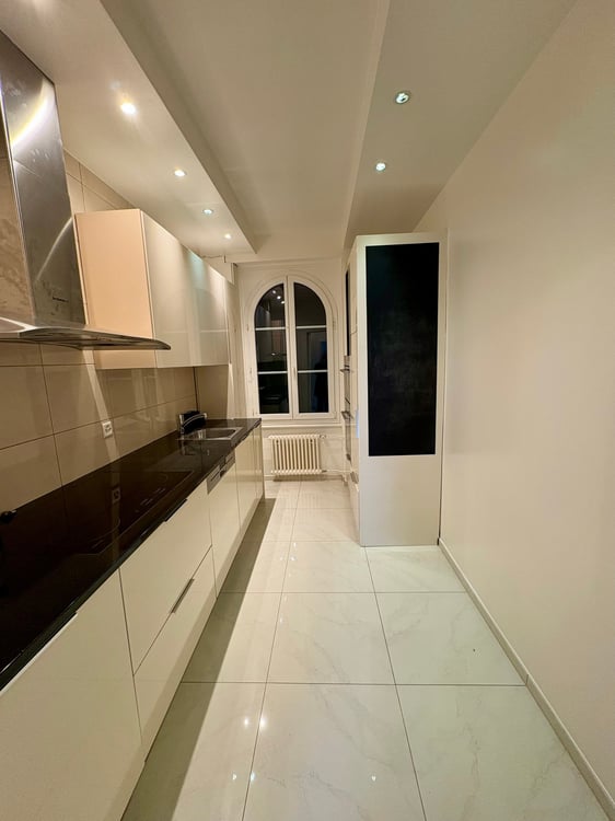 Charmant appartement de 1 pièces avec terrasse et vue imprenable à Lausanne 10