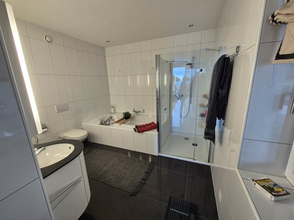 Moderne 1.5-Zimmer-Terrassenwohnung in ruhiger Lage von Schindellegi 8