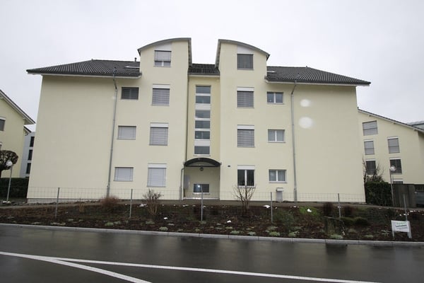 Moderne 1.5-Zimmer-Wohnung mit Balkon und Garage in Muhen 2