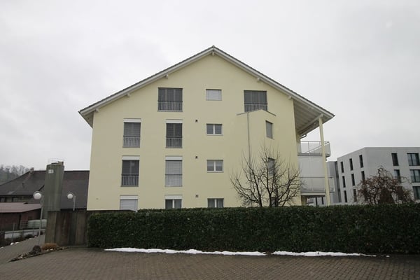 Moderne 1.5-Zimmer-Wohnung mit Balkon und Garage in Muhen 1