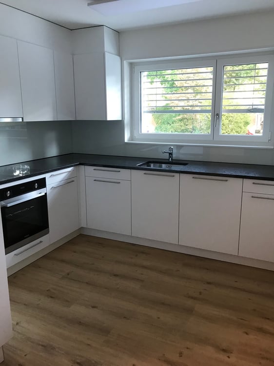 Helle 1.5-Zimmerwohnung im Hochparterre eines 6-Parteien-Hausteils 3