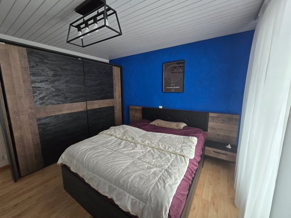 Spacious 1-Room Family House with Garage in Quiet Auw Location 5