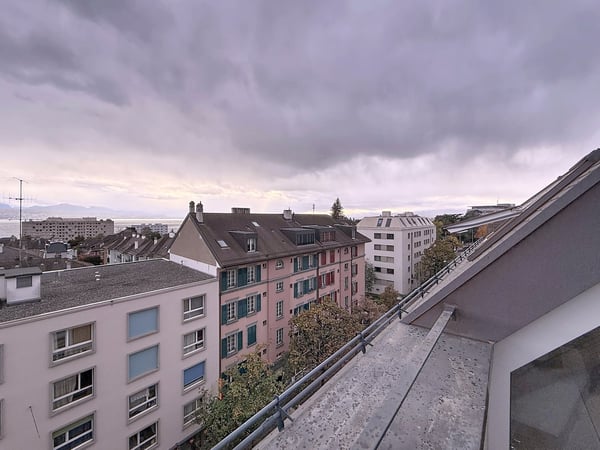 Magnifique appartement sous les toits de 1.5 pièces avec vue panoramique à Lausanne 10