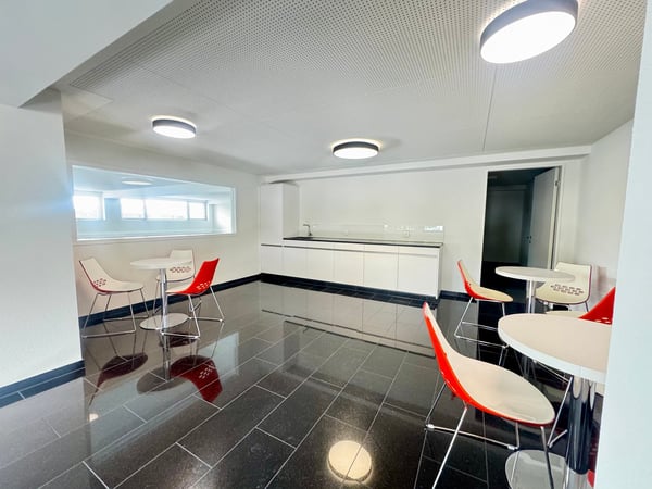 Erstklassige Bürofläche im Herzen von Schlieren – Modern, hell und sofort bezugsbereit 4